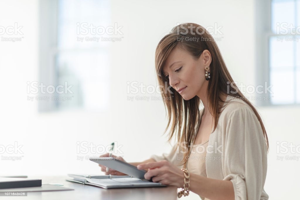 corporate-worker-picture-id1071643426 corporate-worker-picture-id1071643426